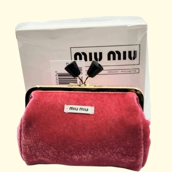 NIB Miu Miu Kiss Lock Velvet Mini wallet / clutch / pouch